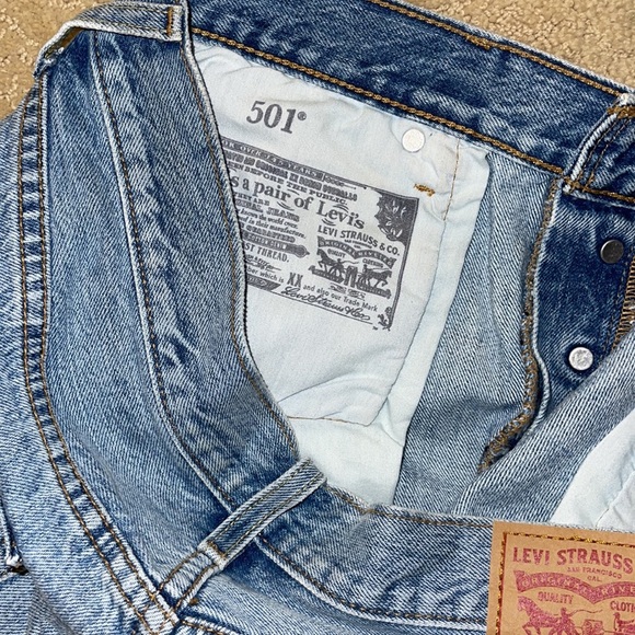 Levi’s Size 29 501 Light Denim Shorts - Picture 4 of 6